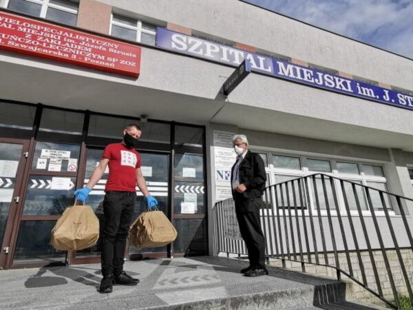 obiady dla szpitala im. Strusia fot. ZT