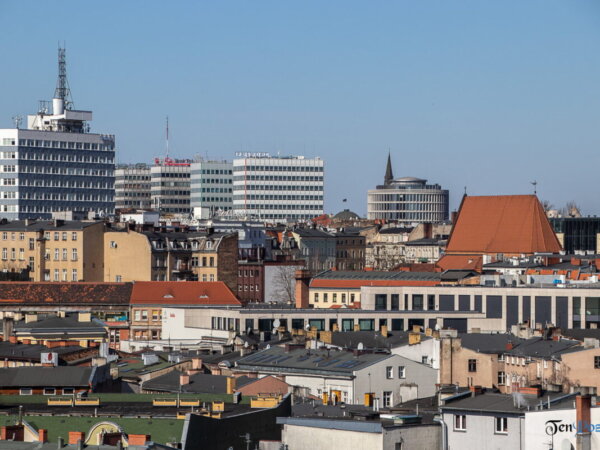 Poznań ponad dachami z WCO przy Garbarach fot. Sławek Wąchała