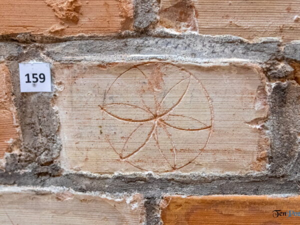 Fort VII prawy majdan, prochownia, podpisy więźniów odkryte w 2011 roku fot. Sławek Wąchała
