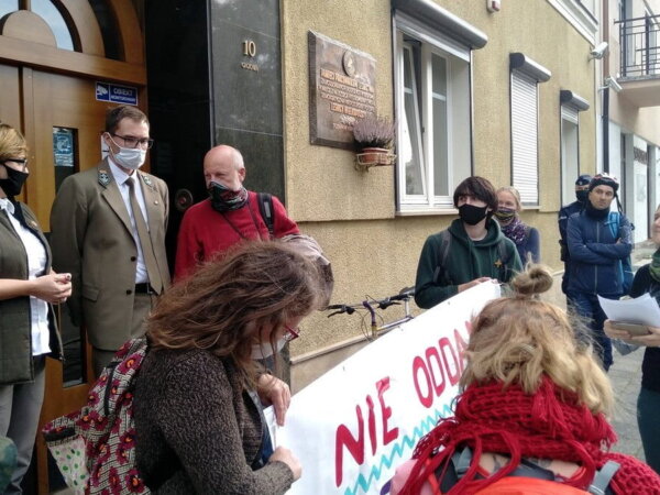 protest przeciwko wycince bieszczadzkich lasów - inicjatywa Dzikie Karpaty