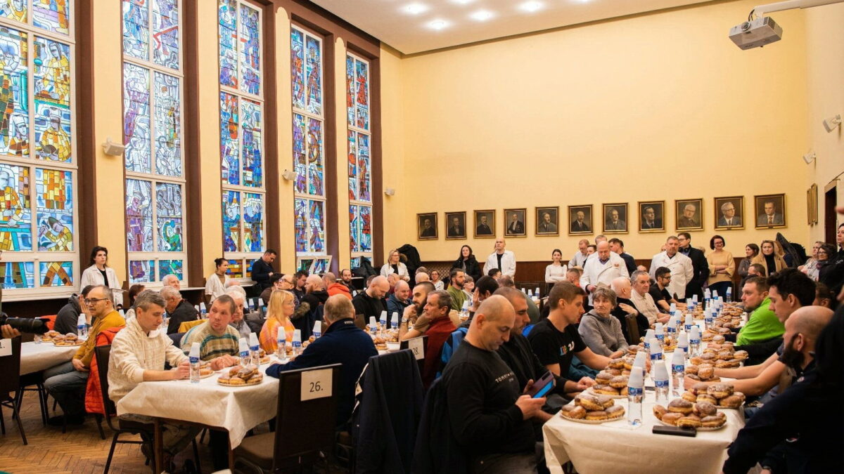 Mistrzostwa w jedzeniu pączków na czas fot. UMP